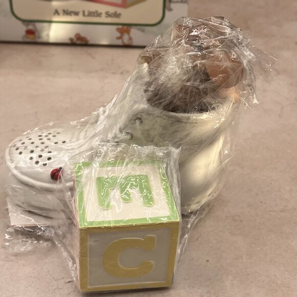 Fitz and Floyd Charming Tails “A New Little Sole” Dean Griff Baby Mouse in Shoe - Picture 4 of 11